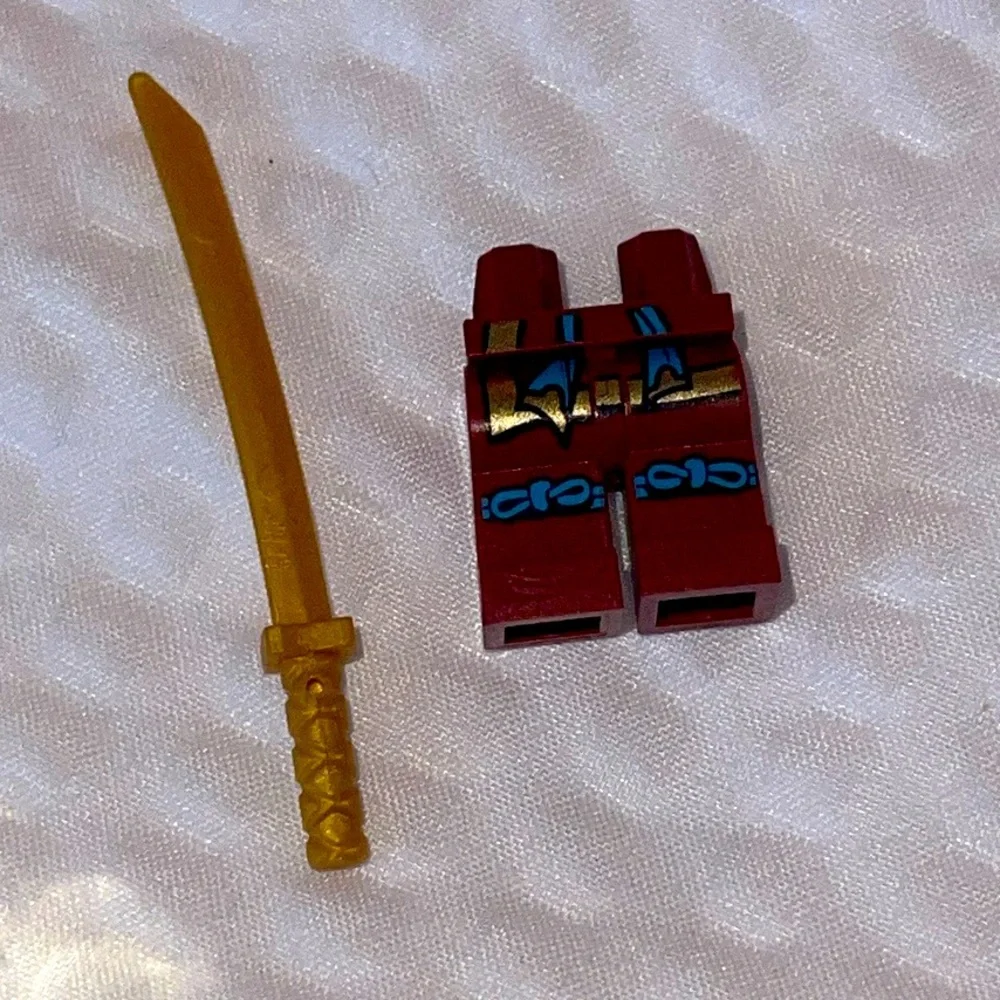 LEGO Ninjago - Nya Dark Red Deepstone Armor Skybound 70600 LEGS SWORD only